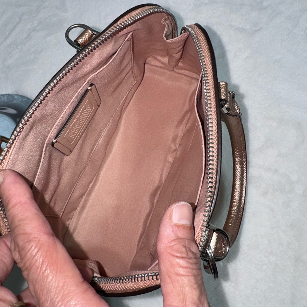 Coach rose gold Leather Interior - Picture 11 of 17